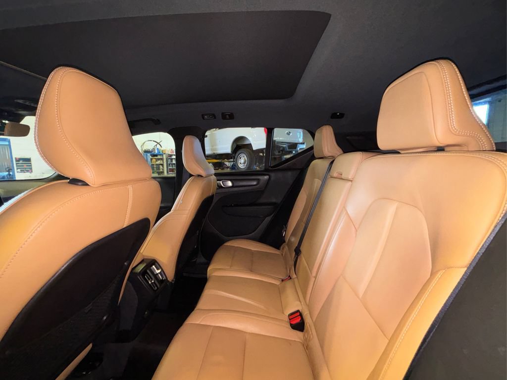 Used 2020 Volvo XC40 T5 Momentum w/ Protection Package AWD/4WD image 13