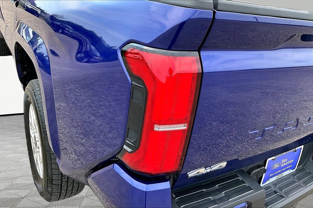 Used 2025 Toyota Tacoma SR5 AWD/4WD image 31