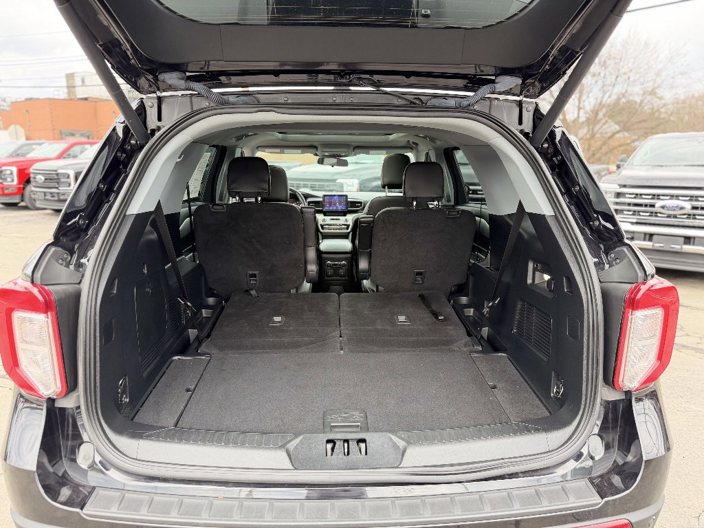 Certified 2022 Ford Explorer XLT w/ Equipment Group 202A image 11
