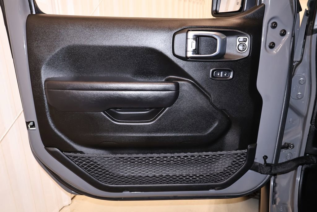 Used 2023 Jeep Gladiator Willys image 11