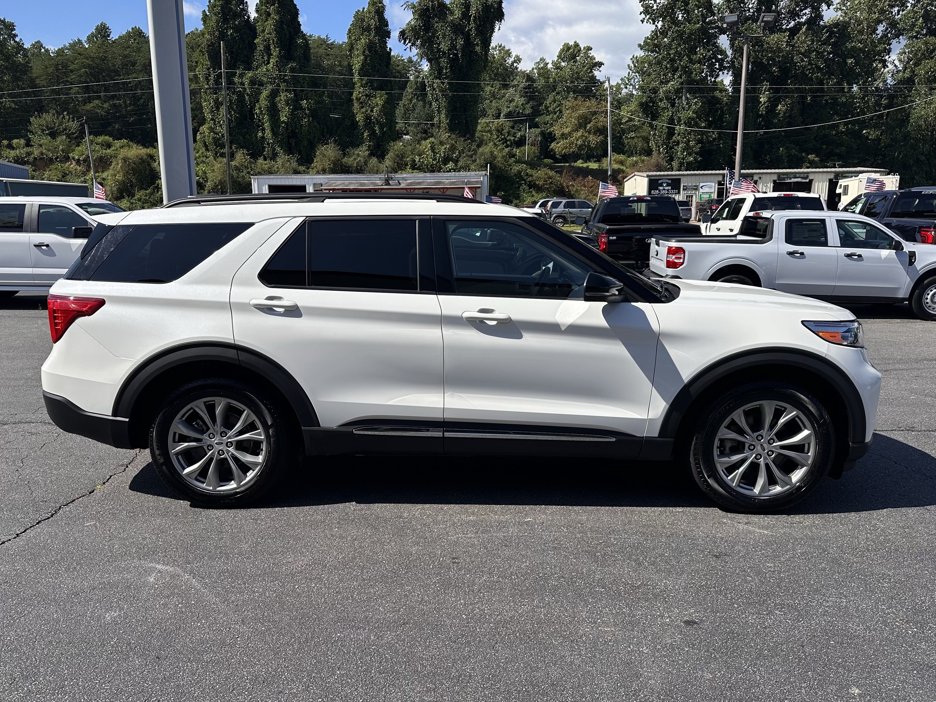 Certified 2023 Ford Explorer XLT w/ Equipment Group 202A AWD/4WD image 5