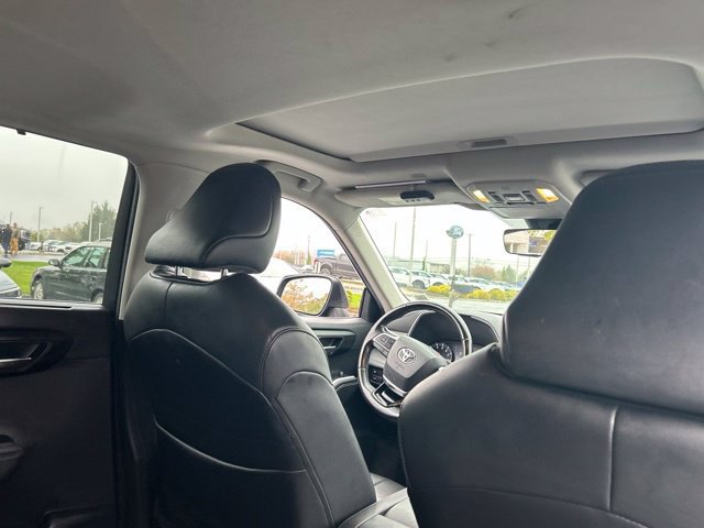 Used 2020 Toyota Highlander XLE AWD/4WD image 15
