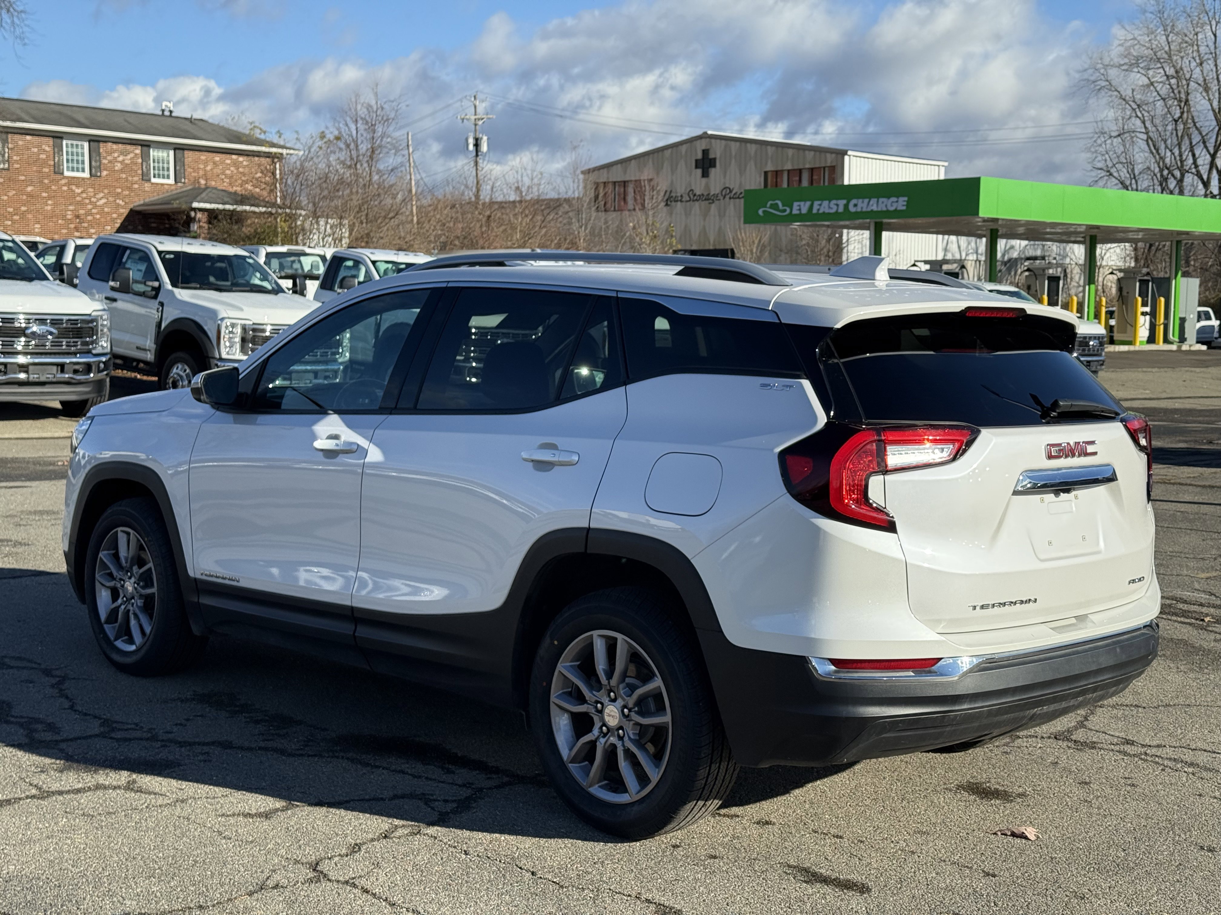 Used 2022 GMC Terrain SLT w/ Infotainment Package II image 4