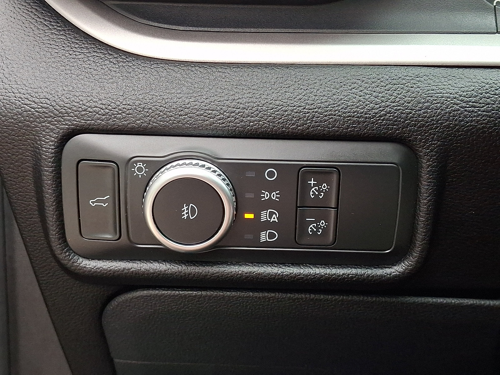 Certified 2021 Ford Explorer XLT w/ Equipment Group 202A AWD/4WD image 26