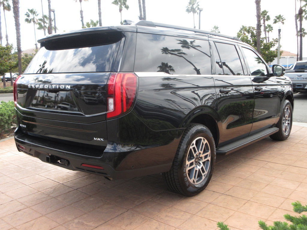 Certified 2025 Ford Expedition Max Active RWD image 4