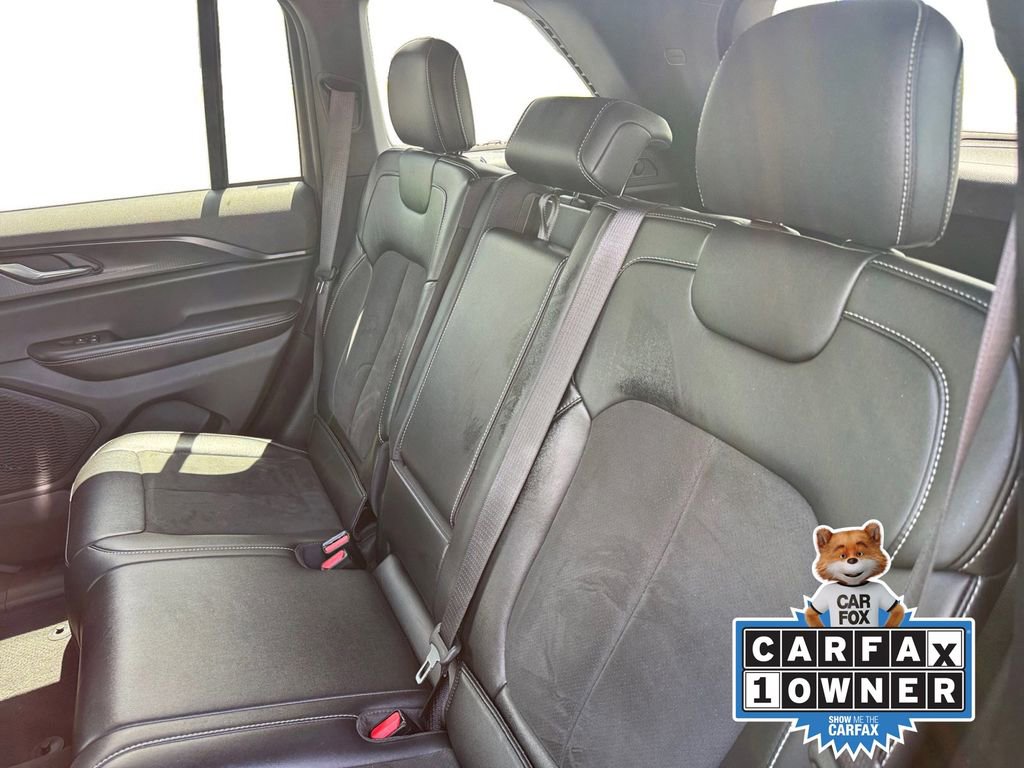 Used 2025 Jeep Grand Cherokee Altitude AWD/4WD image 16