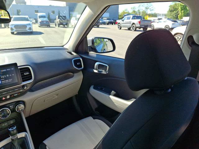 Used 2024 Hyundai Venue SEL FWD image 11