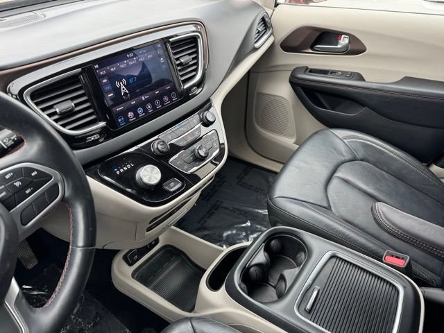 Used 2018 Chrysler Pacifica Touring-L Plus FWD image 21