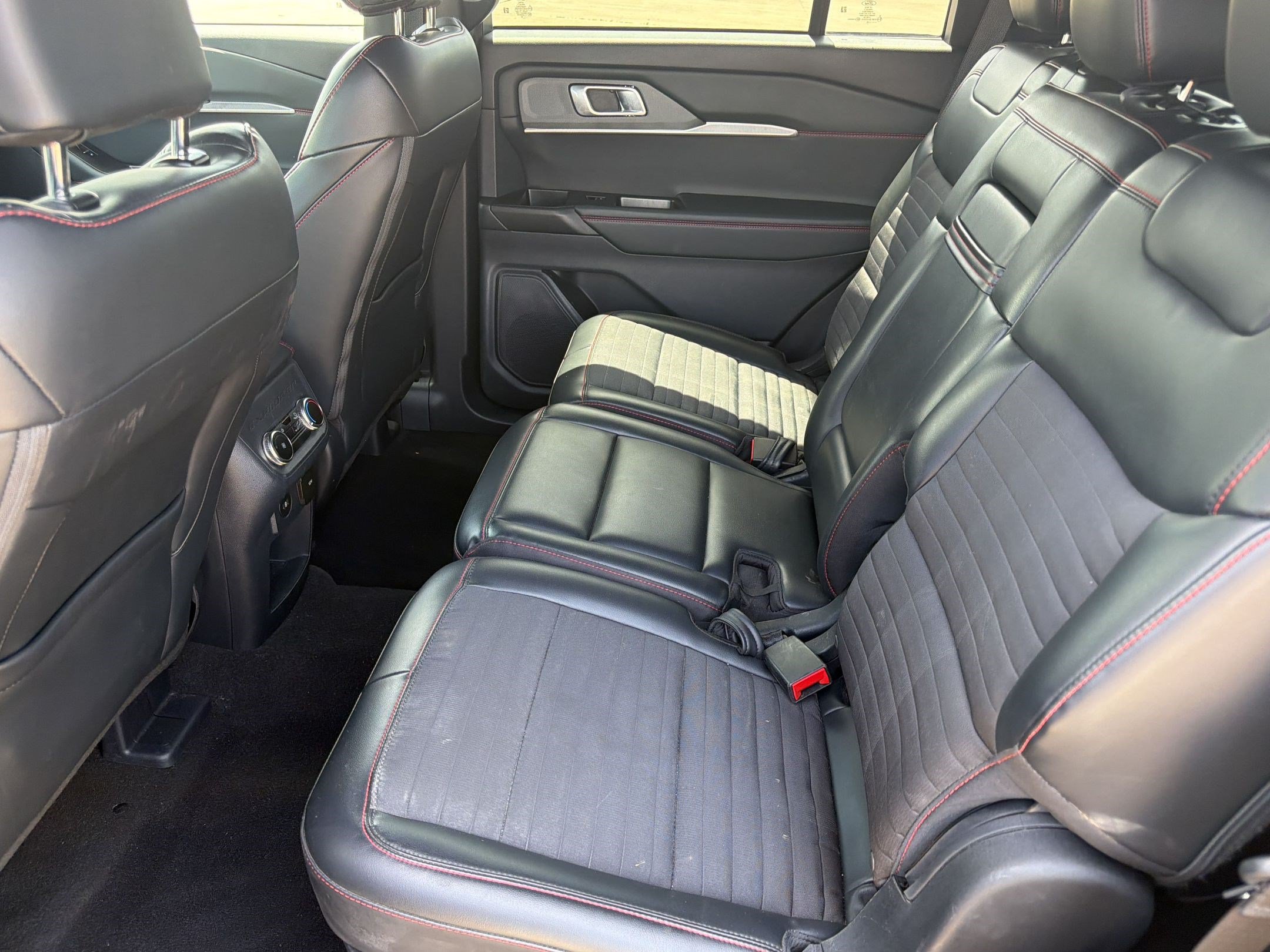 Certified 2025 Ford Explorer ST-Line w/ ST-Line Street Pack AWD/4WD image 24