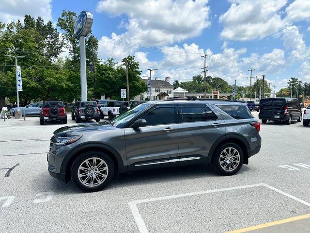 Certified 2025 Ford Explorer Active w/ Active Comfort Package AWD/4WD image 8