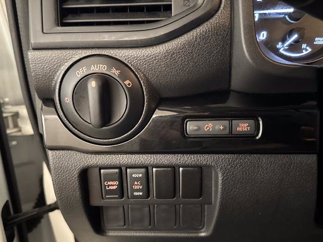 Used 2023 Nissan Titan SV w/ SV Convenience Package RWD image 19