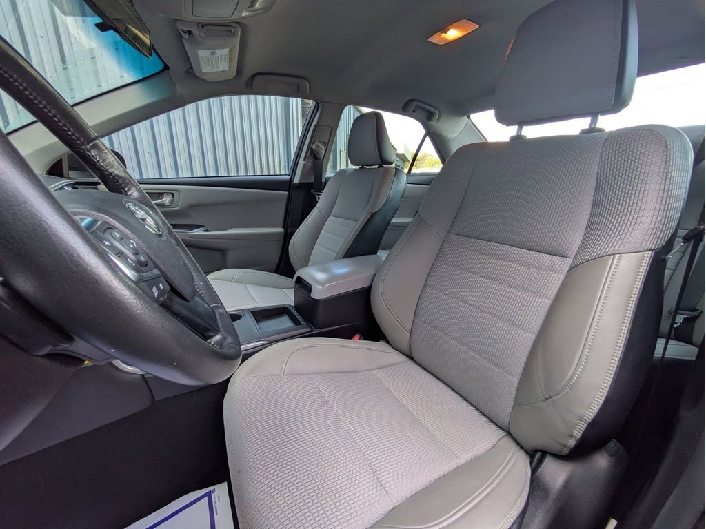 Used 2017 Toyota Camry SE image 24
