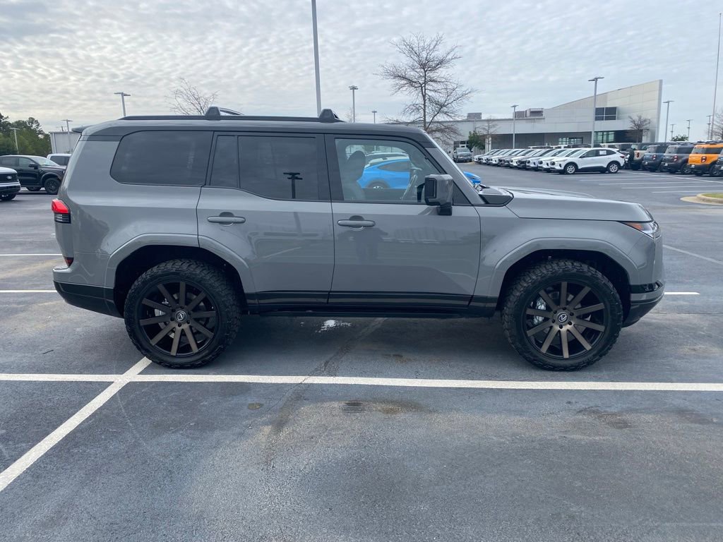 Used 2025 Lexus GX 550 w/ Accessory Package (Z1) image 6