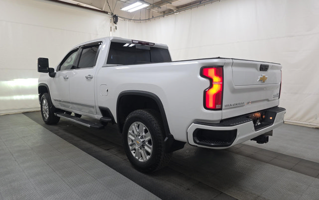 Used 2024 Chevrolet Silverado 2500 High Country w/ High Country Premium Package AWD/4WD image 4