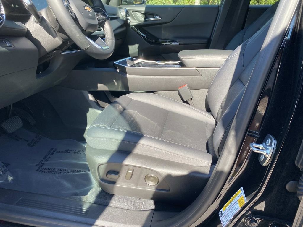Used 2025 Chevrolet Equinox LT w/ Convenience Package II FWD image 18