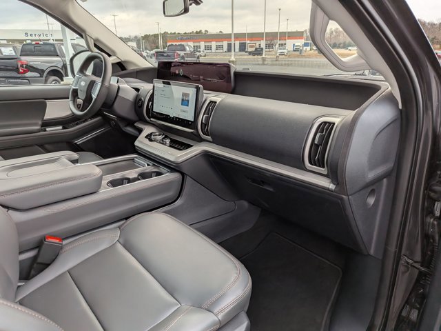 Certified 2025 Ford Expedition Active image 37