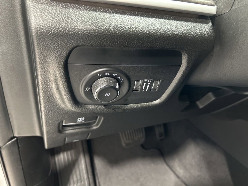 Used 2022 Jeep Grand Cherokee L Limited AWD/4WD image 14