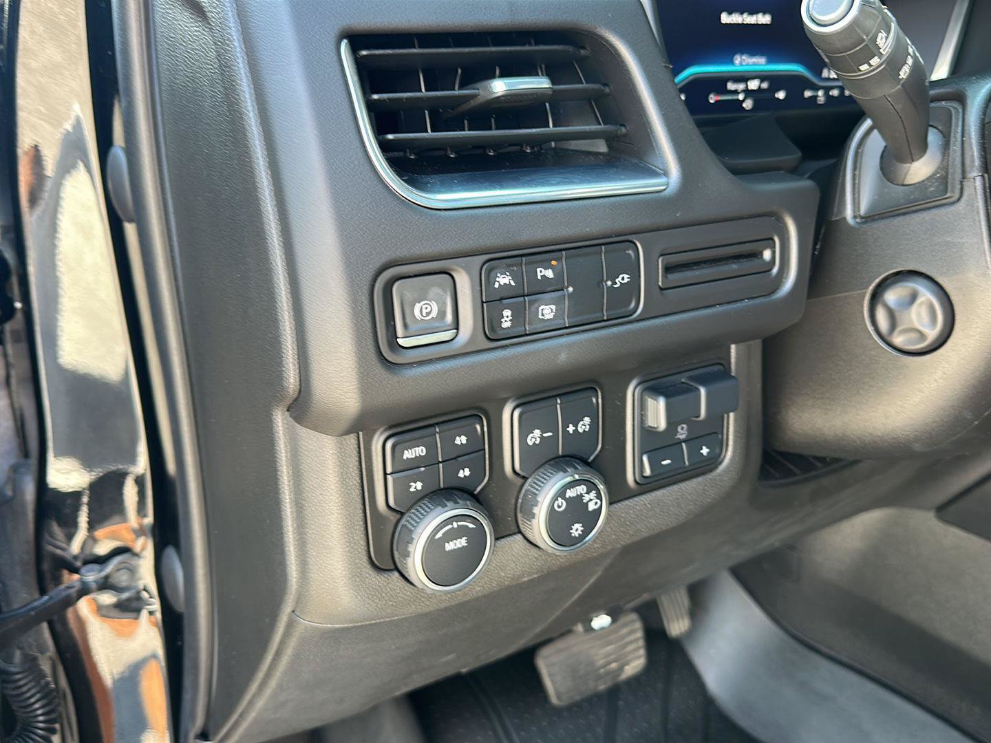 Used 2022 Chevrolet Tahoe RST w/ Luxury Package AWD/4WD image 13