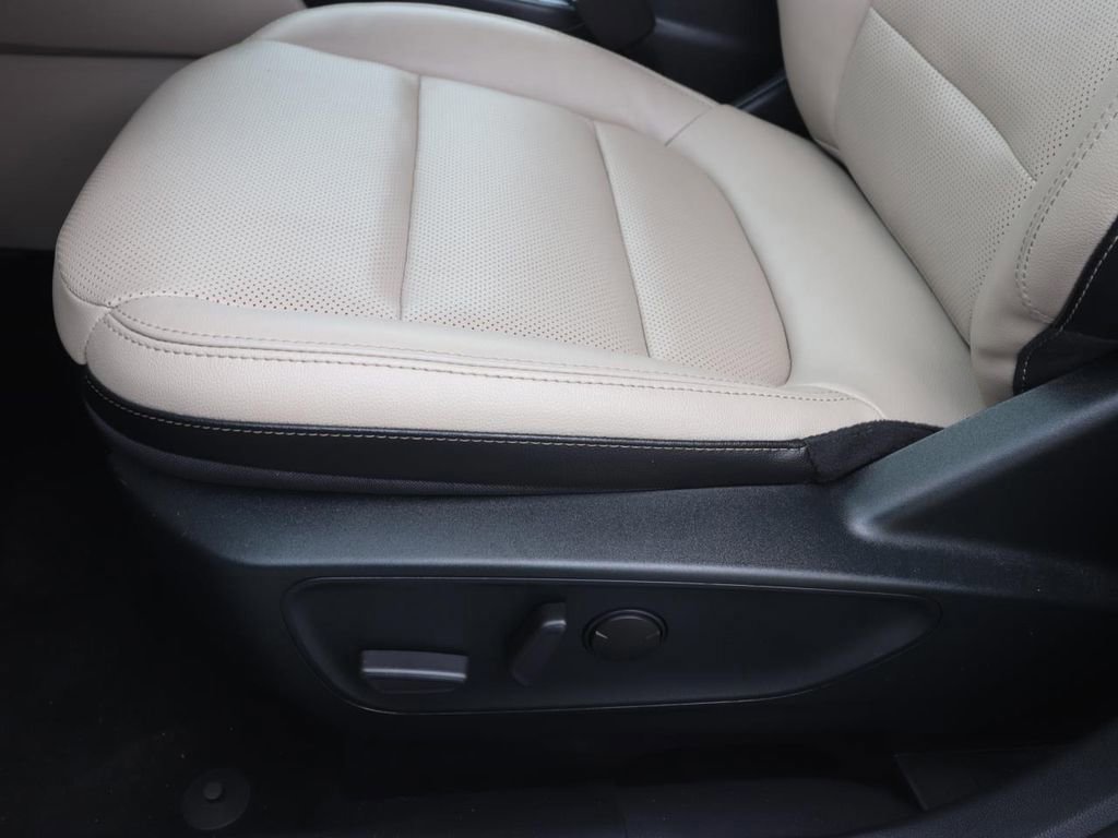 Certified 2022 Ford Escape SEL w/ Technology Package image 18