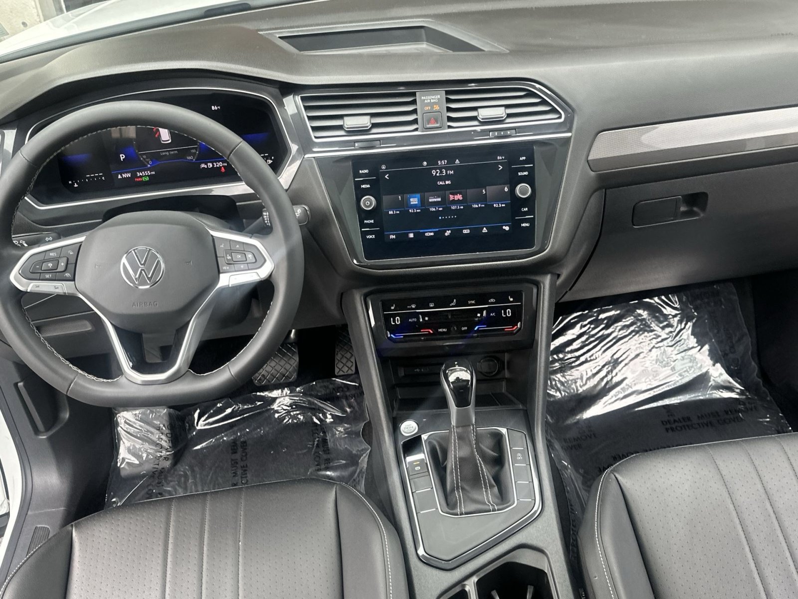 Used 2023 Volkswagen Tiguan SE w/ Panoramic Sunroof Package FWD image 30