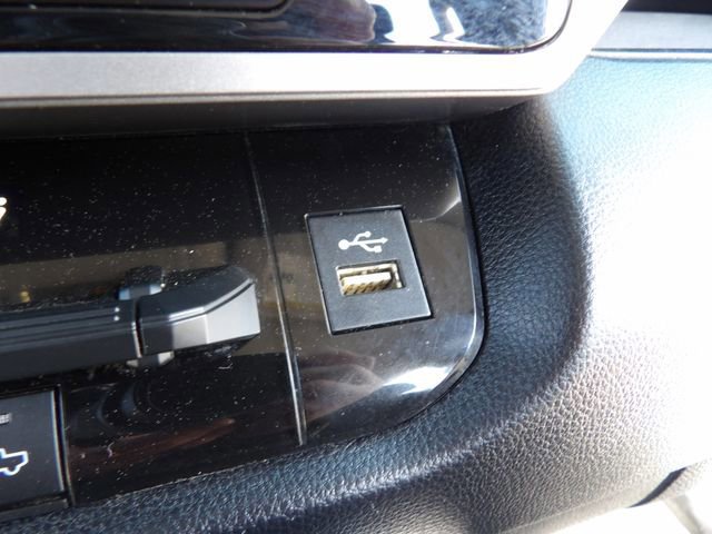 Used 2022 Toyota Tundra SR5 w/ SR5 Convenience Package AWD/4WD image 17