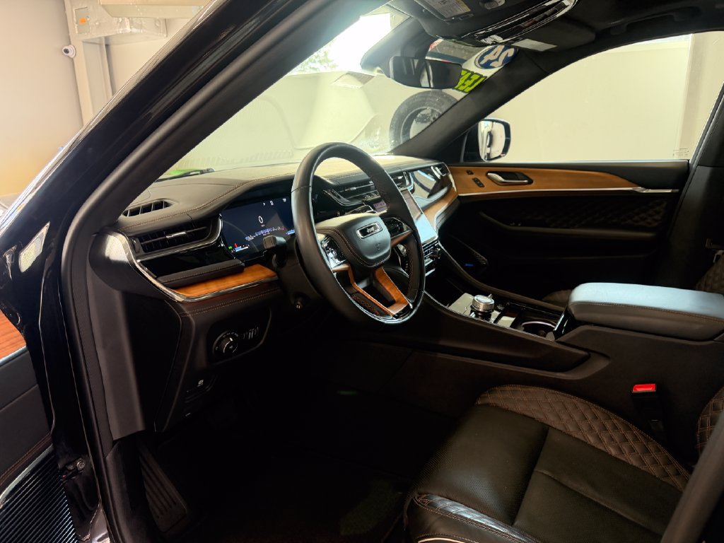 Used 2024 Jeep Grand Cherokee Summit AWD/4WD image 13