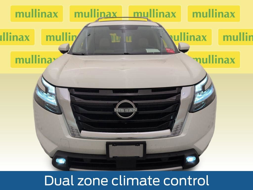 Used 2022 Nissan Pathfinder Platinum w/ Cargo Package image 15
