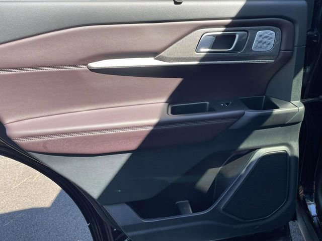 Certified 2025 Ford Explorer Platinum image 13