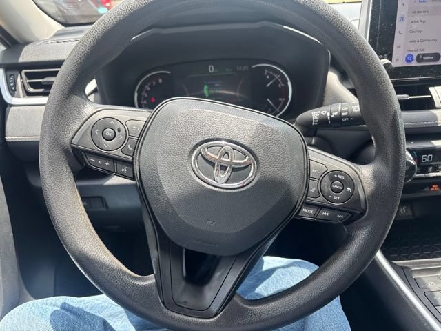 Used 2025 Toyota RAV4 XLE FWD image 17