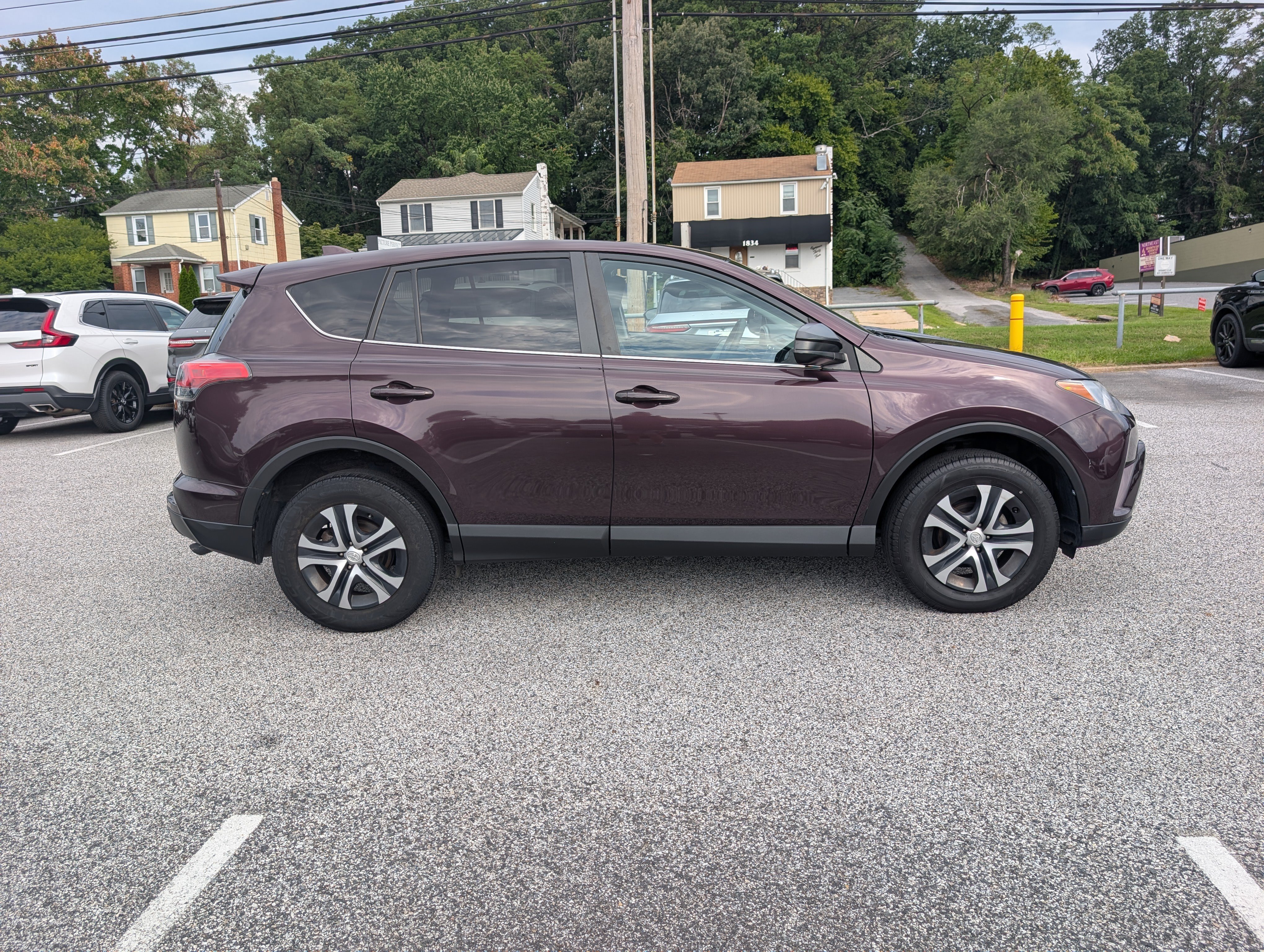 Used 2018 Toyota RAV4 LE w/ Carpet Mat Package AWD/4WD image 8
