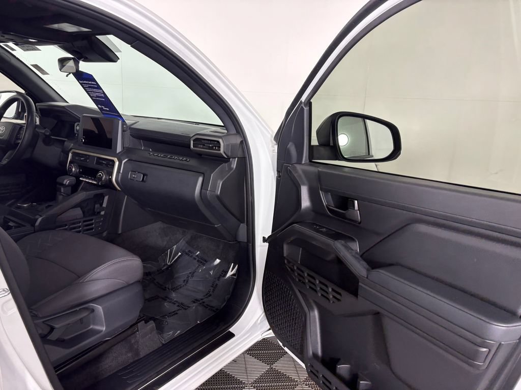 Used 2025 Toyota Tacoma SR AWD/4WD image 32