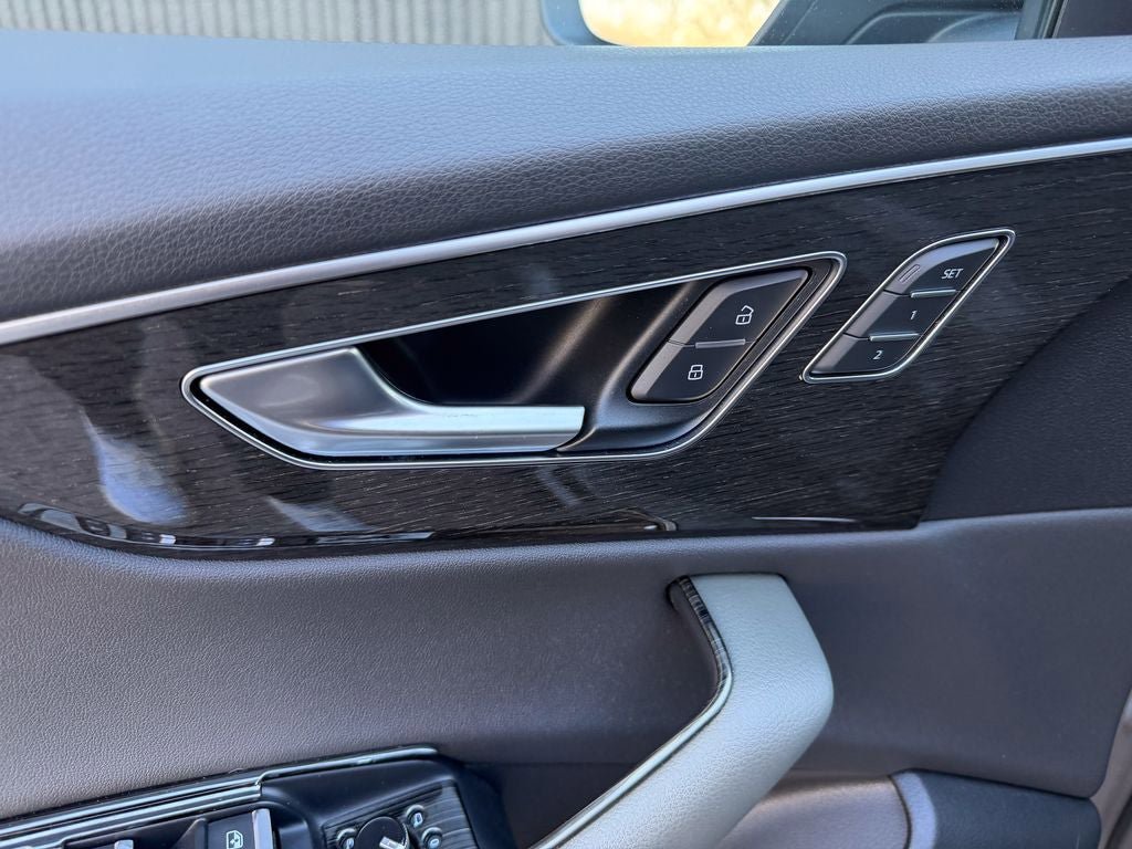 Used 2019 Audi Q8 Prestige w/ Towing Package AWD/4WD image 15