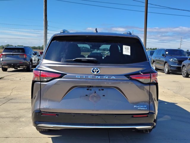 Used 2021 Toyota Sienna Platinum AWD/4WD image 6