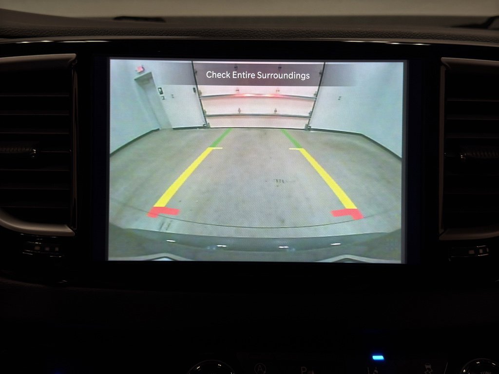 Used 2023 Chrysler Pacifica Touring-L image 24