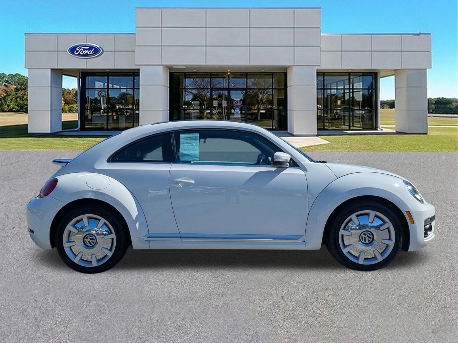 Used 2019 Volkswagen Beetle 2.0T SE w/ SE Premium Package FWD image 3