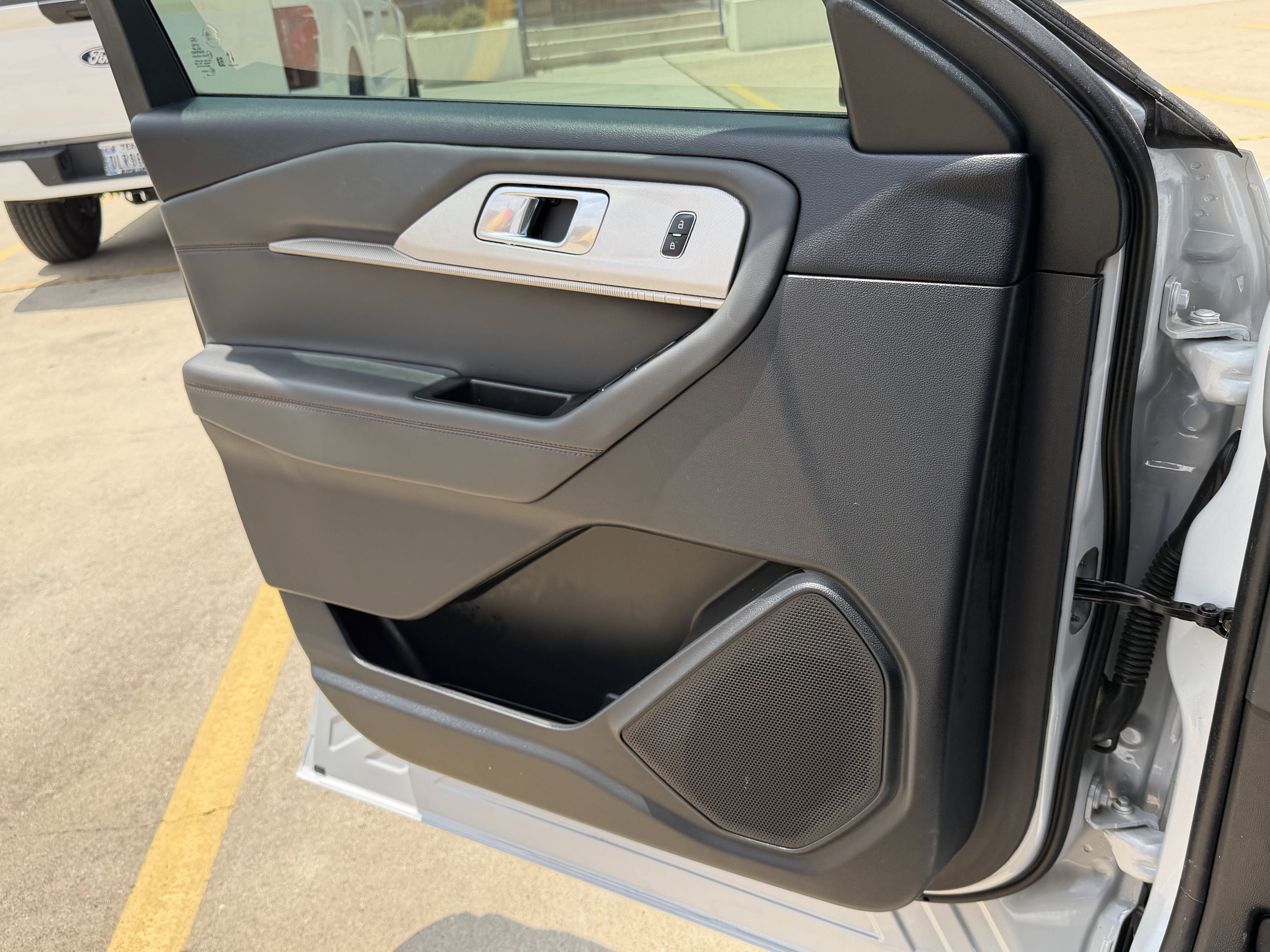 Certified 2025 Ford Explorer Active RWD image 24