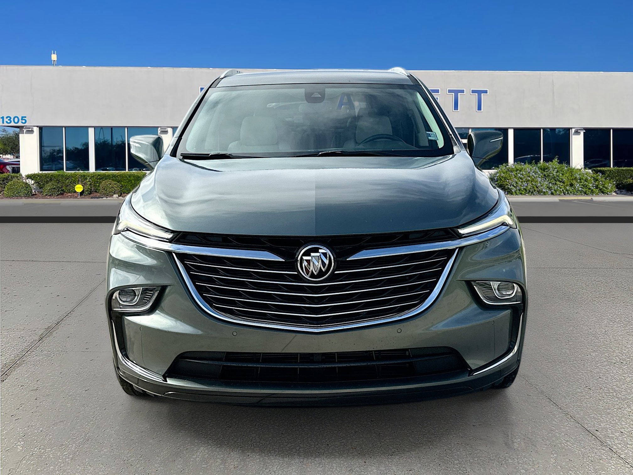 Used 2023 Buick Enclave Essence image 8