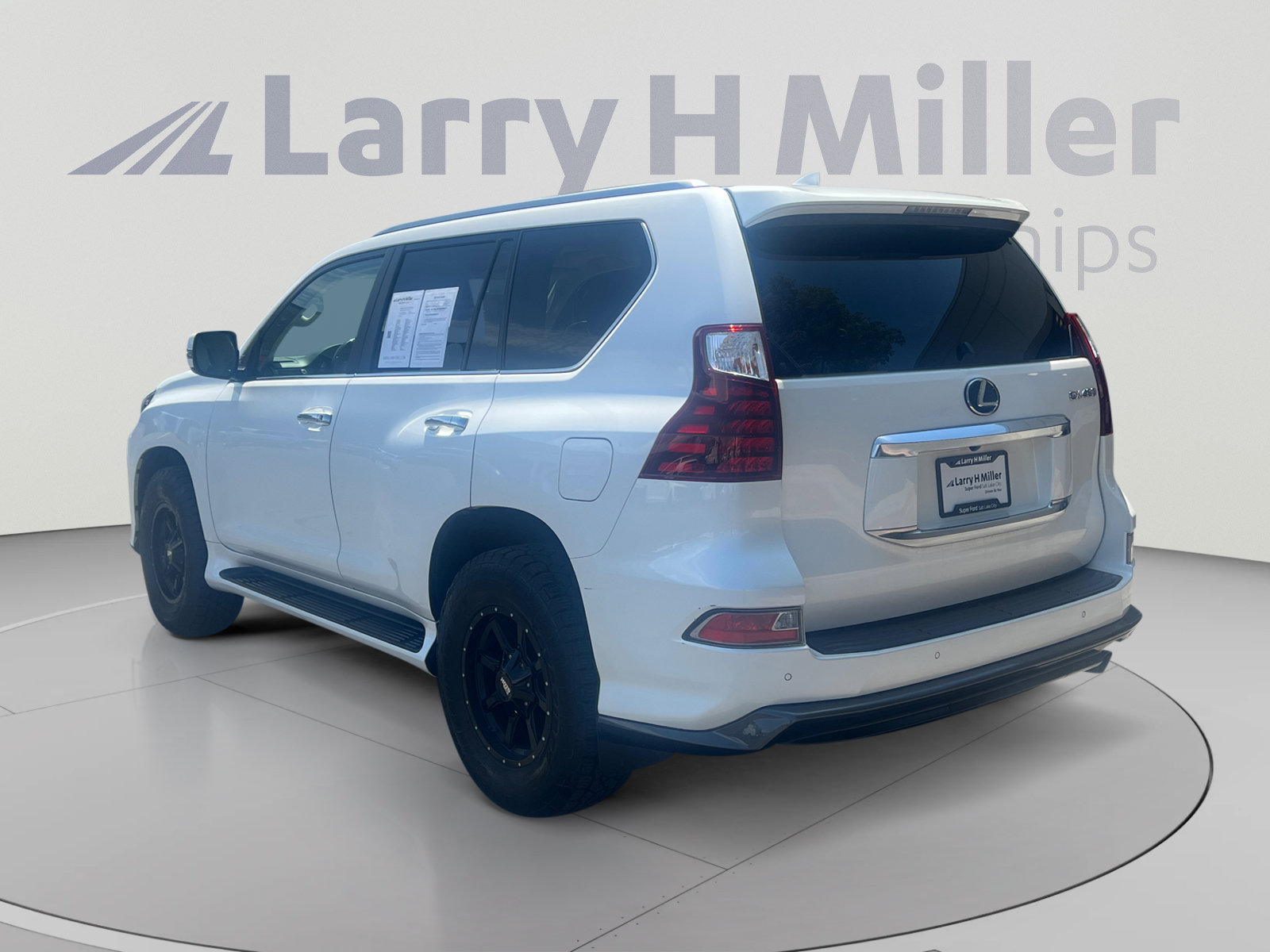 Used 2020 Lexus GX 460 Luxury w/ Luxury Sport Package AWD/4WD image 3