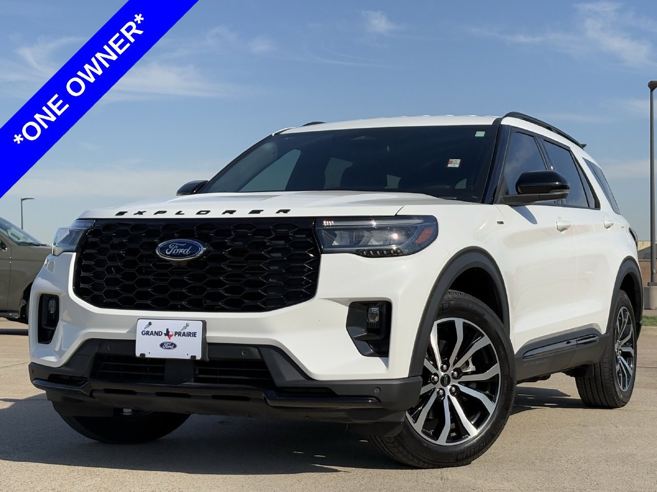 Certified 2025 Ford Explorer ST-Line AWD/4WD image 2