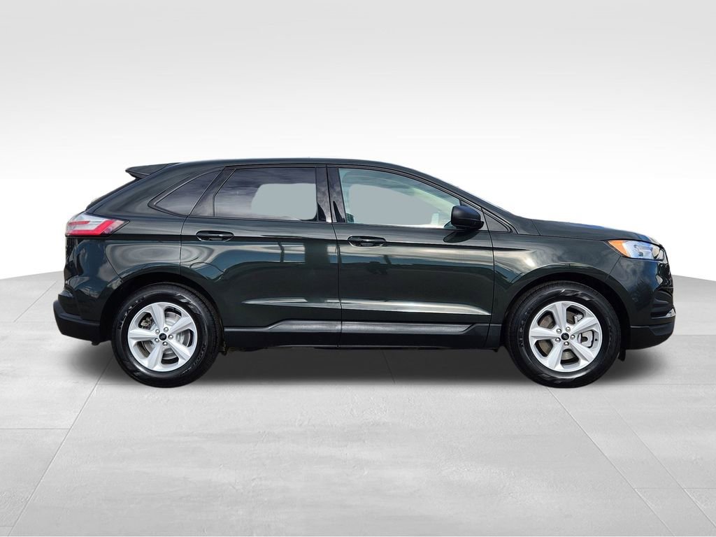 Certified 2024 Ford Edge SE image 2