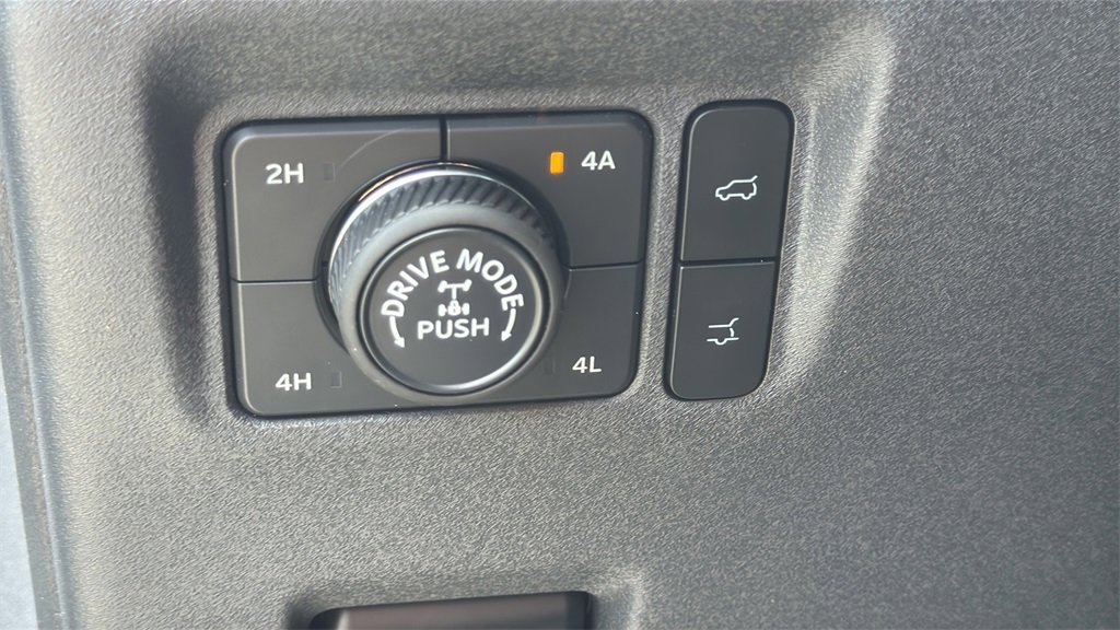 Certified 2025 Ford Expedition Tremor image 27