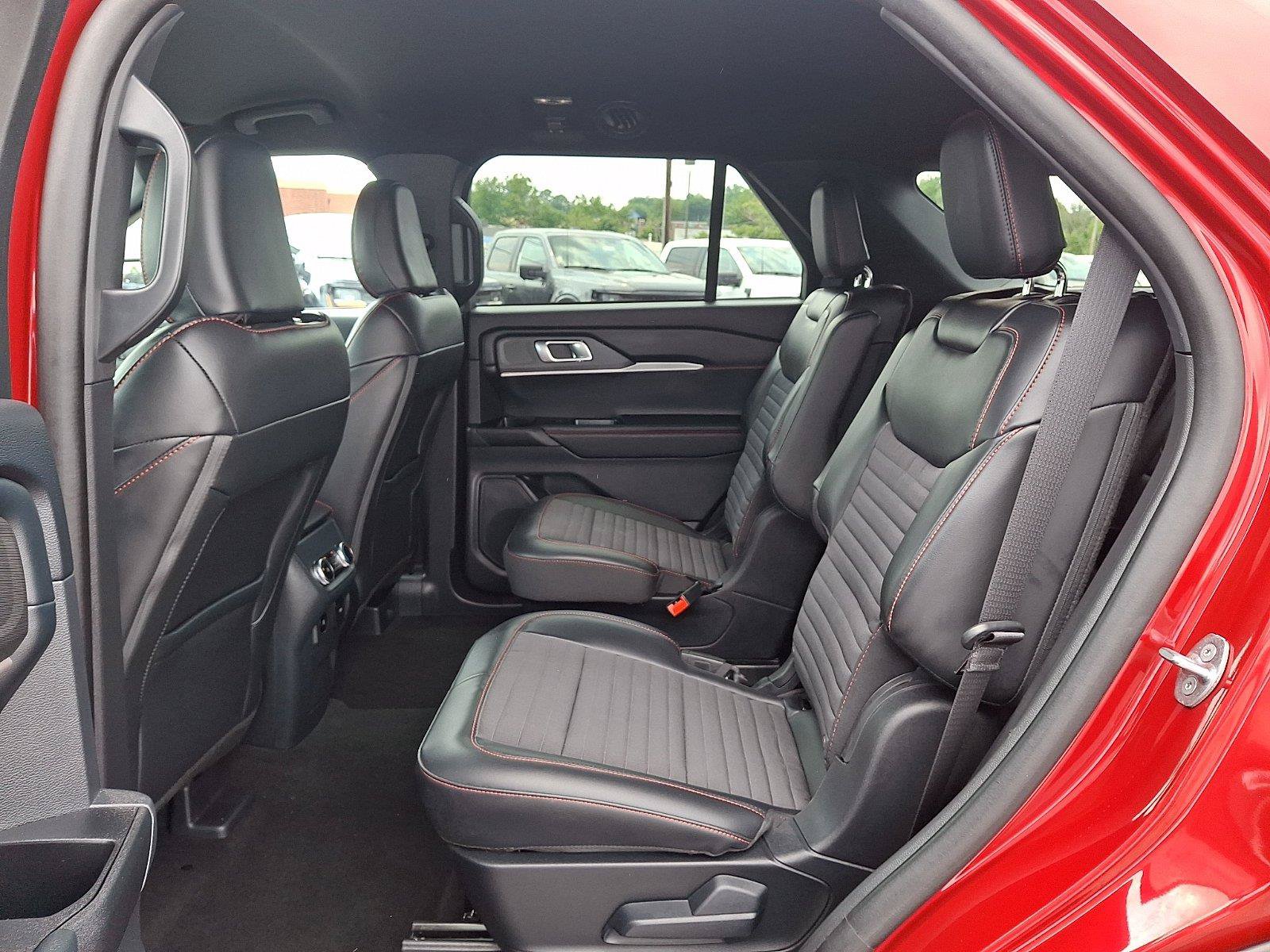 Certified 2025 Ford Explorer ST-Line AWD/4WD image 12