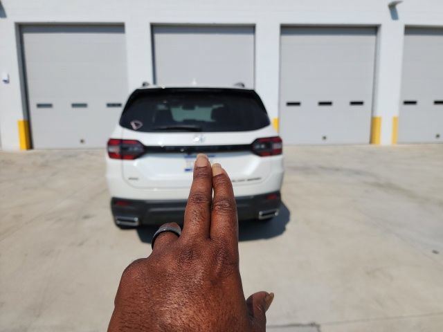 Used 2025 Honda Pilot Black Edition image 11