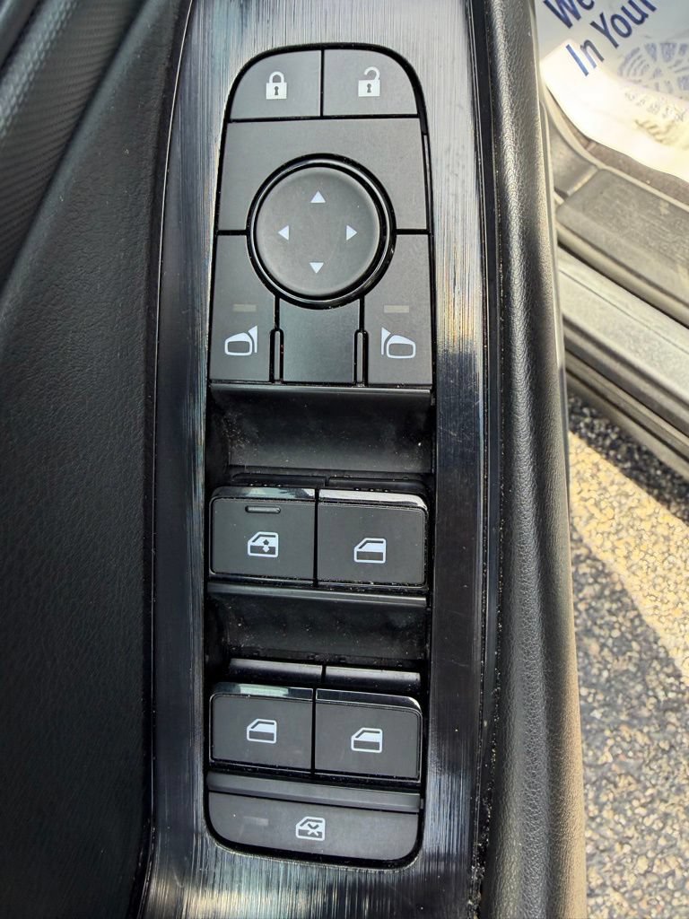 Used 2024 Nissan Rogue S AWD/4WD image 21