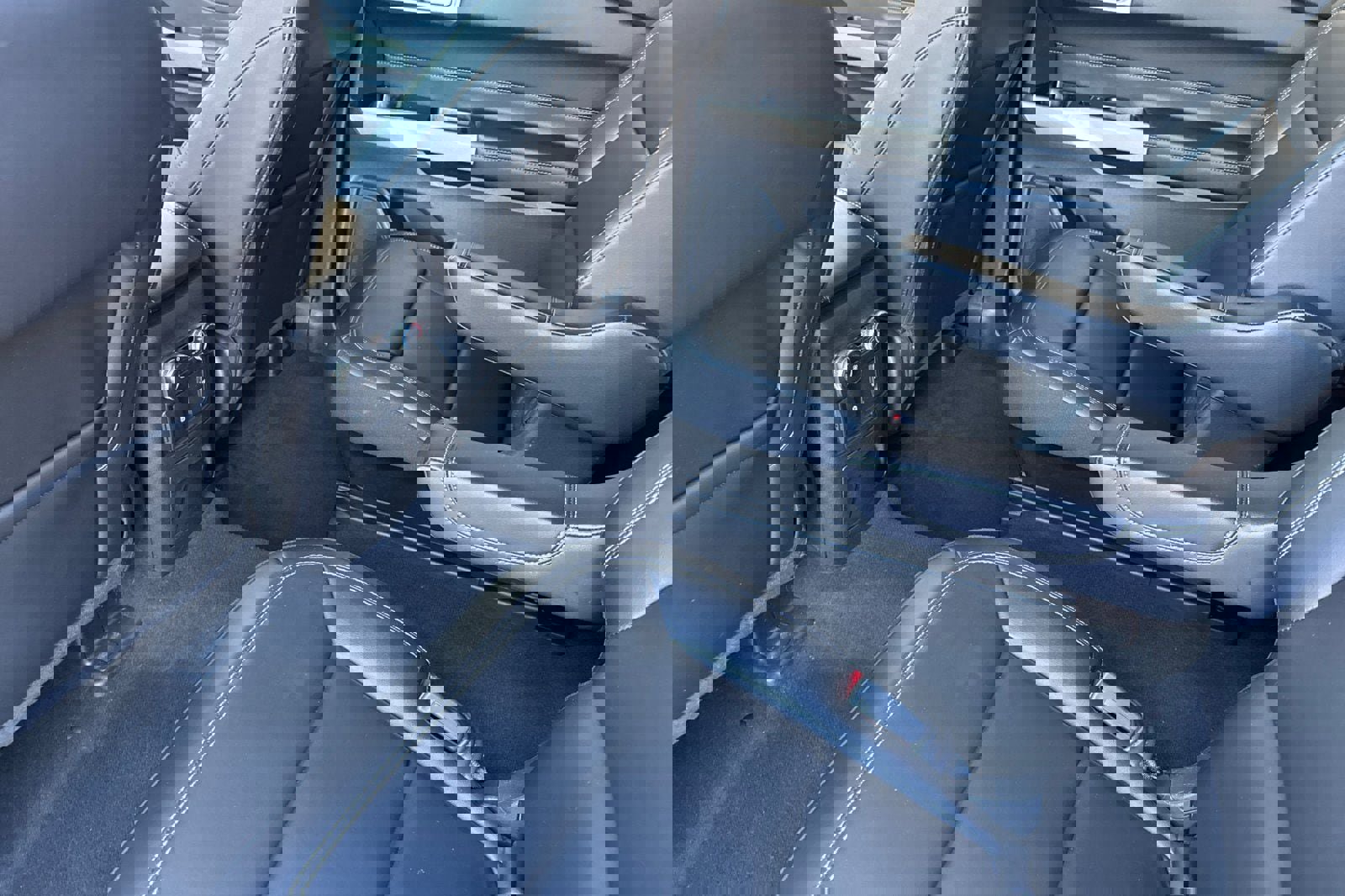 Certified 2022 Ford Explorer XLT w/ Equipment Group 202A image 13