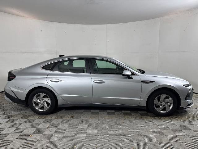 Used 2026 Hyundai Sonata SE FWD image 2