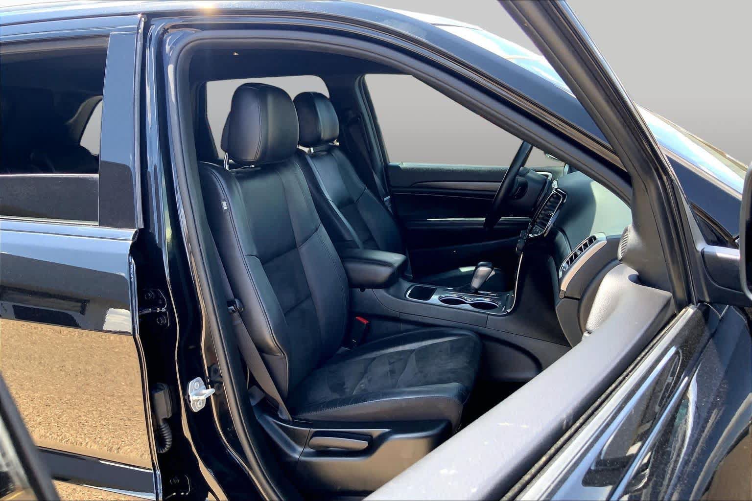 Used 2022 Jeep Grand Cherokee Laredo X RWD image 9