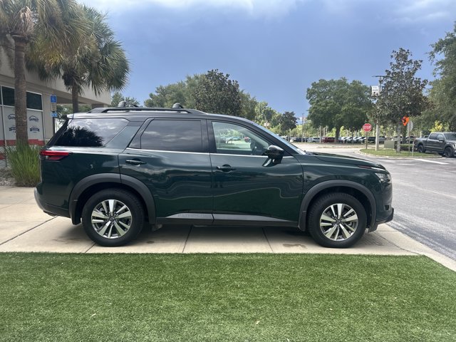 Used 2022 Nissan Pathfinder SL FWD image 3