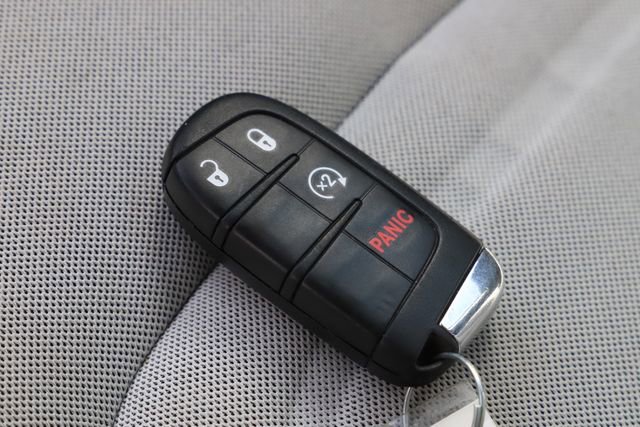 Used 2022 Jeep Renegade Latitude w/ Convenience Group AWD/4WD image 32