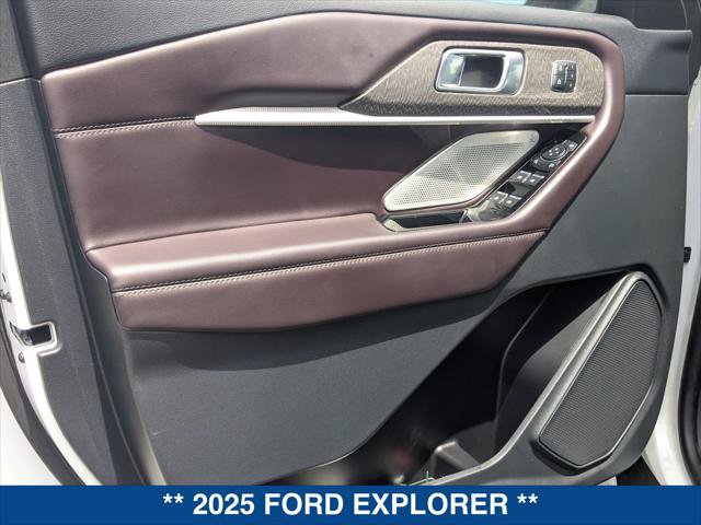 Certified 2025 Ford Explorer Platinum RWD image 9